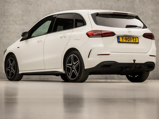 Mercedes-Benz B-KLASSE 250 e AMG Sport 218Pk Automaat (APPLE CARPLAY, GROOT NAVI, SFEERVERLICHTING, CAMERA, LEDER/ALCANTARA, TREKHAAK, STOELVERWARMING, WIDESCREEN, NIEUWSTAAT)