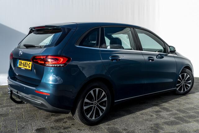 Mercedes-Benz B-KLASSE 180 Business Solution | LED | Trekhaak | Stoelverwarming | Camera | Carplay
