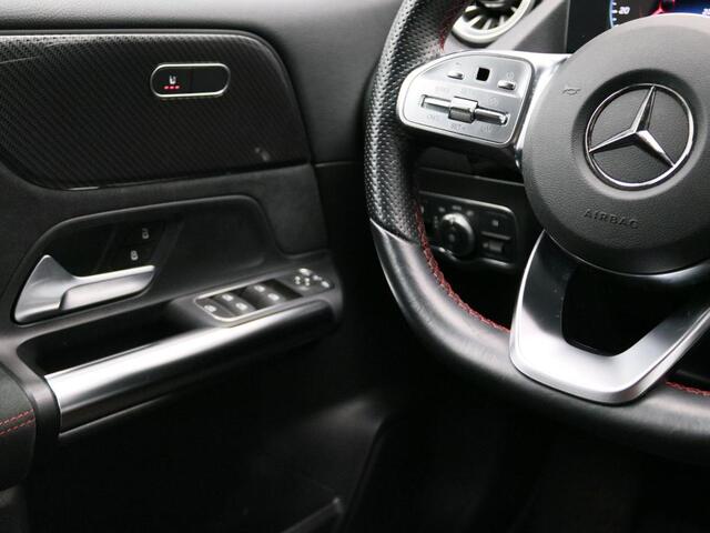 Mercedes-Benz B-KLASSE 180 Business Solution AMG AMG Line | Night Pakket | Panorama Schuif-Kanteldak Inclusief 24 maanden Mercedes-Benz Certified garantie voor Europa.