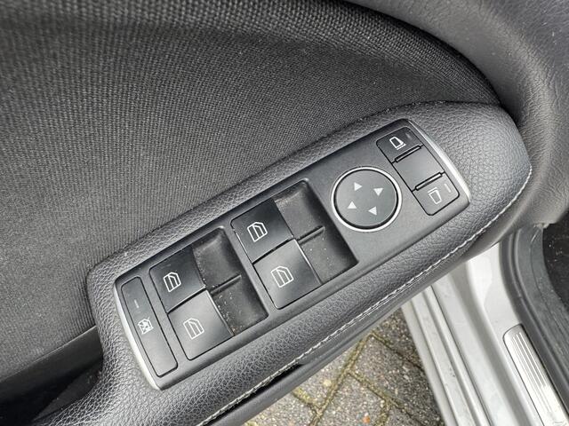 Mercedes-Benz B-KLASSE 180 d Business Solution | Navigatie | Camera | Stoelverwarming | LED | Lichtmetalen Velgen |