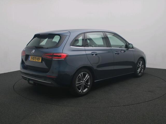 Mercedes-Benz B-KLASSE 180 Advantage Trekhaak | Ledkoplampen | Achteruitrijcamera | Easy-Pack Achterklep | Licht- en zicht pakket. Inclusief 24 maanden MB Certified garantie voor Europa.