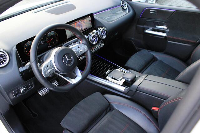 Mercedes-Benz B-KLASSE 180 AMG Pano | Camera | Keyless | Multispaak AMG | Widescreen | Sfeerverlichting | 1e Eigenaar | Dealer Onderhouden | Origineel NL