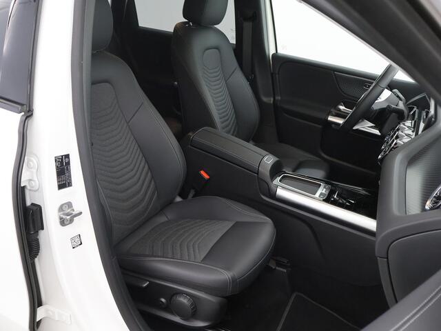 Mercedes-Benz B-KLASSE 250 e Star Edition Luxury Line | Night pakket | Trekhaak elektrisch | Stoelverwarming | Verwarmd stuur |