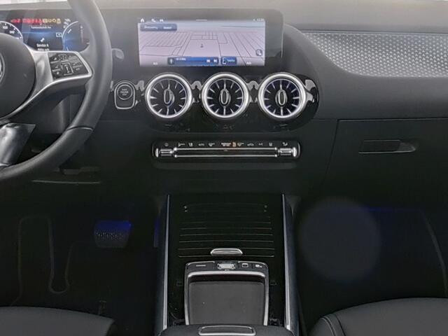 Mercedes-Benz B-KLASSE 250 e Luxury Line Trekhaak | Distronic | Sfeerverlichting | AC en DC Laden | Dodehoek Assist | Stuur en Stoelverwarming. Inclusief 24 maanden MB Certified garantie voor Europa.