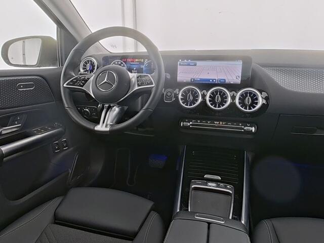 Mercedes-Benz B-KLASSE 250 e Luxury Line Trekhaak | Distronic | Sfeerverlichting | AC en DC Laden | Dodehoek Assist | Stuur en Stoelverwarming. Inclusief 24 maanden MB Certified garantie voor Europa.