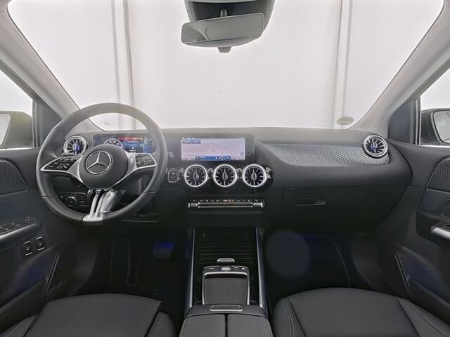Mercedes-Benz B-KLASSE 250 e Luxury Line Trekhaak | Distronic | Sfeerverlichting | AC en DC Laden | Dodehoek Assist | Stuur en Stoelverwarming. Inclusief 24 maanden MB Certified garantie voor Europa.