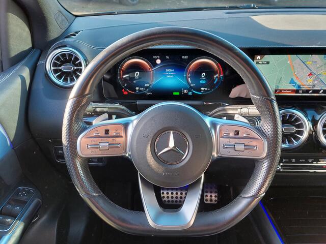 Mercedes-Benz B-KLASSE 250e Plug-In Hybrid AMG-Line | Navi | Apple Carplay | Clima | Cruise | Led Koplampen | Leder+Alcanatra | Stoelverwarming | Sfeerverlichting | Dodehoek+Rijstrooksensor | Privacy Glass | 18'lm