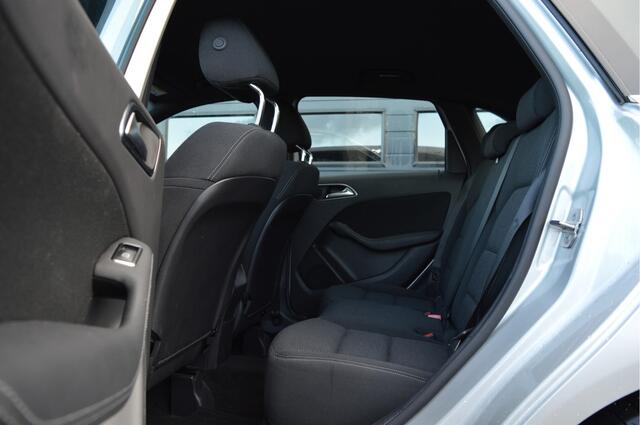 Mercedes-Benz B-KLASSE 180 Business | ORG. NL | CAMERA | TREKHAAK | LED |