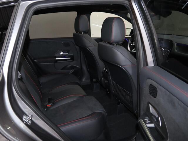 Mercedes-Benz B-KLASSE 250e Business Solution AMG | Panoramaschuifdak | Night | Premium plus pakket | Winter pakket | Trekhaak | Head-up display |