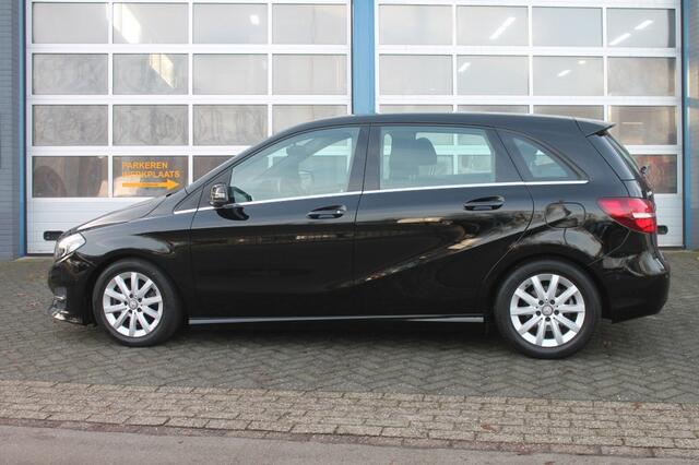 Mercedes-Benz B-KLASSE 180 LEASE ED. PLUS Automaat / Afneembare trekhaak / led verlichting