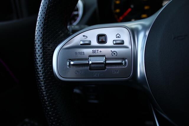 Mercedes-Benz B-KLASSE 200 Business Solution AMG | Panoramadak | Trekhaak | Camera | Stoelverwarming | CarPlay