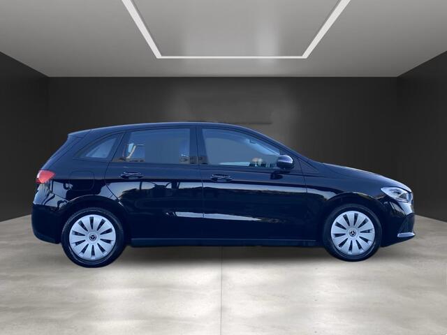 Mercedes-Benz B-KLASSE 250e Business ** APPLE/ANDROID - NAVI - HALF-LEDER - SPOORASS - CRUISE ** 1e EIG - UNFALLFREI ** ** INFORMEER OOK NAAR ONZE AANTREKKELIJKE FINANCIAL-LEASE TARIEVEN **