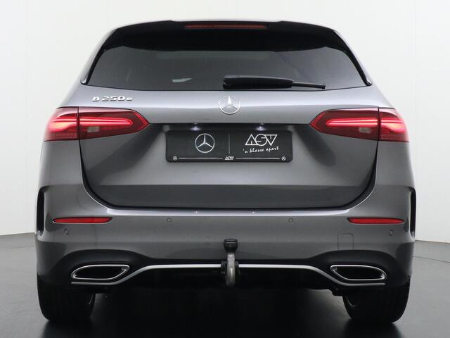 Mercedes-Benz B-KLASSE 250 e Business Solution AMG | Distronic Cruise Control | Panorama - Schuifdak | Trekhaak Wegklapbaar | Multibeam Led | Stoelverwarming Voorin | Apple Carplay & Android Auto | 360° Camera