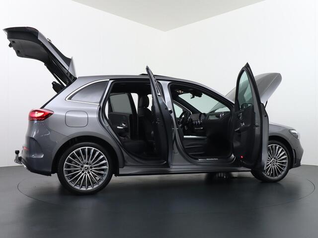 Mercedes-Benz B-KLASSE 250 e Business Solution AMG | Distronic Cruise Control | Panorama - Schuifdak | Trekhaak Wegklapbaar | Multibeam Led | Stoelverwarming Voorin | Apple Carplay & Android Auto | 360° Camera