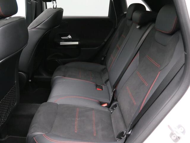 Mercedes-Benz B-KLASSE 250 e Business Solution AMG AMG Line | Night Pakket | Panorama Schuif-Kanteldak | Memory Voorstoelen | Parkeerpakket met 360°-camera. Inclusief 24 maanden MB Certified garantie voor Europa.