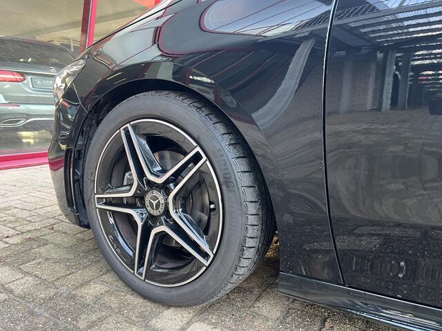 Mercedes-Benz B-KLASSE 180 AMG Line | Pano | ACC | Sfeerverlichting | Stoelverwarming |