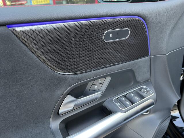 Mercedes-Benz B-KLASSE 180 AMG Line | Pano | ACC | Sfeerverlichting | Stoelverwarming |