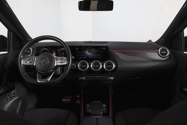 Mercedes-Benz B-KLASSE 250 e AMG Line Hybride - Automaat | Dig. Cockpit | Cruise | Stoelverw. | PDC | Camera | NAV | ECC | Elek. Klep | Afn. Trekhaak | LM 18" |