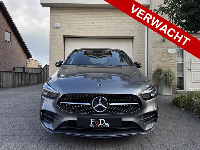 Mercedes-Benz B-KLASSE 180 AMG Panoramadak Widescreen SfeerVerlichting SportLeder Led Camera 18" Trekhaak Pdc