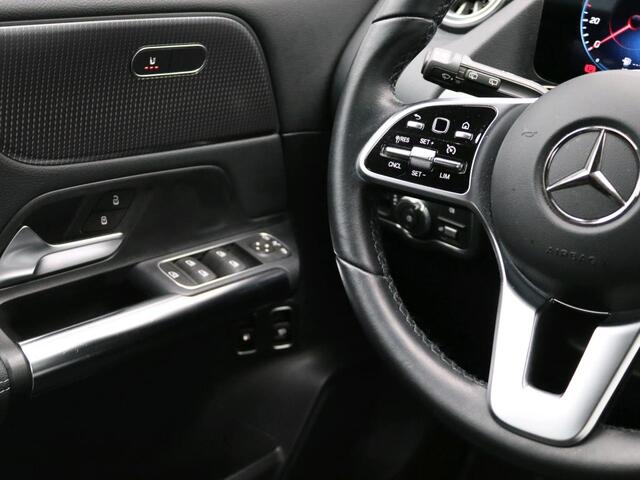 Mercedes-Benz B-KLASSE 250 e Business Solution Luxury Limited Trekhaak | Ledkoplampen | Sfeerverlichting | Achteruitrijcamera | Stoelverwarming | Spiegelpakket. Inclusief 24 maanden Mercedes-Benz Certified garantie voor Europa.