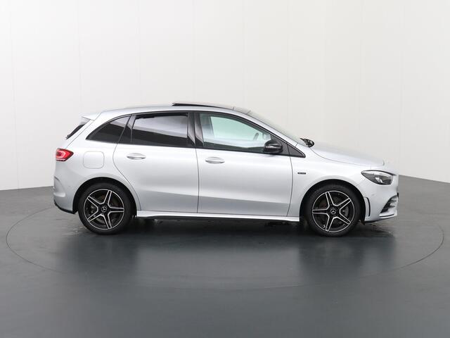 Mercedes-Benz B-KLASSE 250 e AMG NIGHT Limited Edition Panoramadak | Sfeerverlichting | Stoelverwarming | Apple-/ Android Carplay | Elektrische kofferklep | Augmented reality