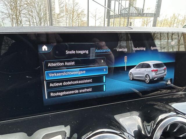 Mercedes-Benz B-KLASSE 250e AMG // Distronic // 360 Camera // Memory // Burmester // Headup // Keyless // MultiBeam LED // Augmented Reality