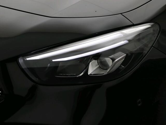 Mercedes-Benz B-KLASSE 180 AMG Automaat AMG | Night Pakket | Ledkoplampen | Achteruitrijcamera | Sfeerverlichting | Stoelverwarming voor. Inclusief 24 maanden Mercedes-Benz Certified garantie voor Europa.