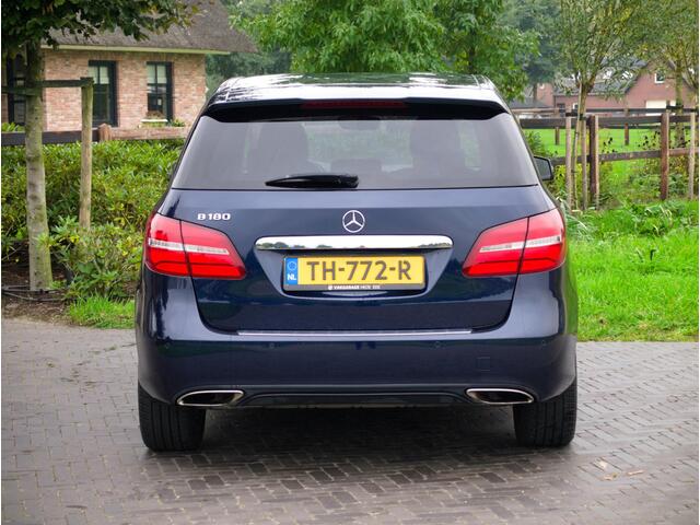 Mercedes-Benz B-KLASSE 180 Ambition LED | Automaat | Sports Tourer | Night-pakket | Zwarte hemel bekleding