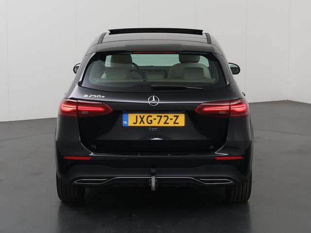 Mercedes-Benz B-KLASSE 250 e Luxury Line | Beige bekleding | Panoramadak | Trekhaak | Verwarmd stuur | Elektrische achterklep |