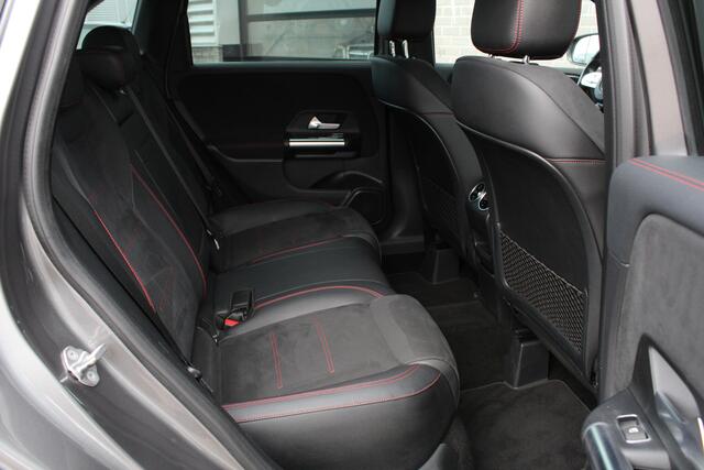 Mercedes-Benz B-KLASSE 180 Business Solution AMG / Carplay / Camera / N.A.P.