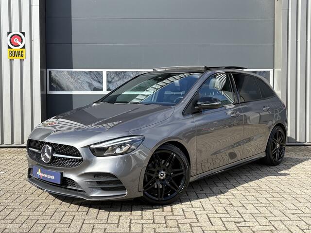 Mercedes-Benz B-KLASSE 200 Business Solution AMG Automaat | Pano | Schuifdak | Navi | Carplay | Camera | Trekhaak | Alcantara/Leder | All Season | Interesse? Bel of App naar: 06 30 51 05 90