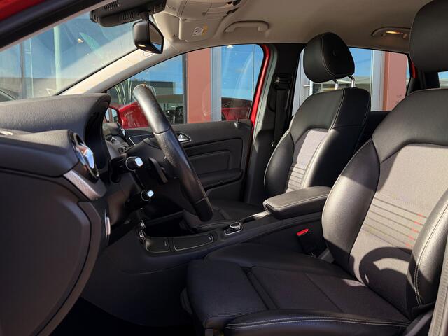 Mercedes-Benz B-KLASSE B180 | Navi | Half leder | Stoelverwarming | Trekhaak | Sfeerverlichting