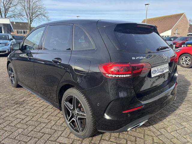 Mercedes-Benz B-KLASSE 250 e AMG Line | Plug-in Hybride | PHEV | Stoelverwarming | Camera | Navigatiesysteem | getint warmtewerend glas