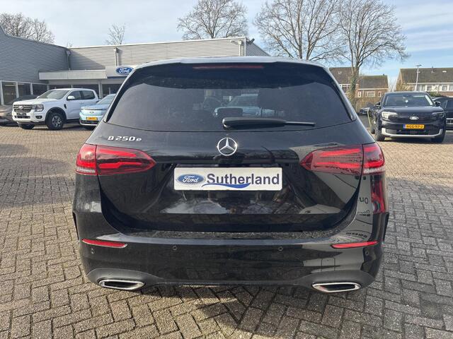 Mercedes-Benz B-KLASSE 250 e AMG Line | Plug-in Hybride | PHEV | Stoelverwarming | Camera | Navigatiesysteem | getint warmtewerend glas