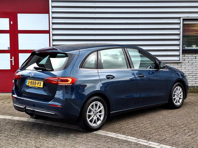 Mercedes-Benz B-KLASSE 180 Advantage | Automaat | Trekhaak | Achteruitrijcamera | Spoorassistent | LED verlichting | Elektrische achterklep