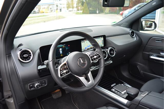 Mercedes-Benz B-KLASSE 180 Advantage ? Pano ? Trekhaak ? Orig. NL ? NAP ?