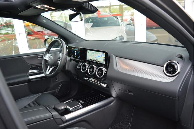 Mercedes-Benz B-KLASSE 180 Advantage ? Pano ? Trekhaak ? Orig. NL ? NAP ?