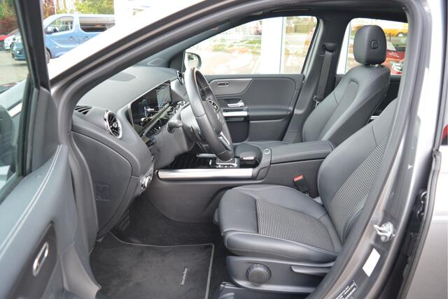 Mercedes-Benz B-KLASSE 180 Advantage ? Pano ? Trekhaak ? Orig. NL ? NAP ?