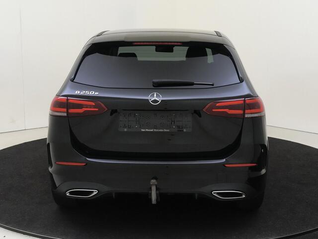 Mercedes-Benz B-KLASSE 250 e AMG Line | Navigatie | Adaptive cruise control | Trekhaak