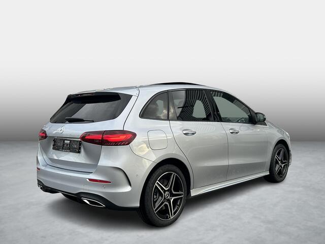 Mercedes-Benz B-KLASSE 250 e Business Solution AMG | Night Pakket | Panoramadak | Trekhaak | DISTRONIC Afstandsassistent | Dodehoekassistent | MULTIBEAM LED Koplampen | Stoelverwarming | Sfeerverlichting | Apple CarPlay | Android Auto | Sierdelen Lindehout Zwart | Elektrische A