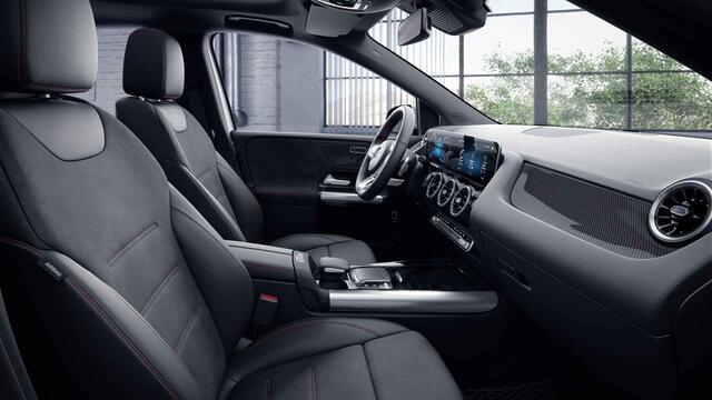 Mercedes-Benz B-KLASSE 180 Business Solution AMG | Panoramadak | Trekhaak | Stoelverwarming | Widescreen |