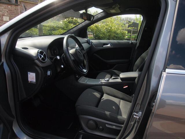 Mercedes-Benz B-KLASSE 180 Business Solution Plus Upgrade Edition | Camera | Trekhaak | Stoelverwarming | LED | Cruise Control |