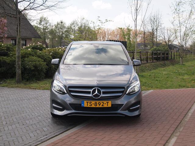 Mercedes-Benz B-KLASSE 180 Business Solution Plus Upgrade Edition | Camera | Trekhaak | Stoelverwarming | LED | Cruise Control |