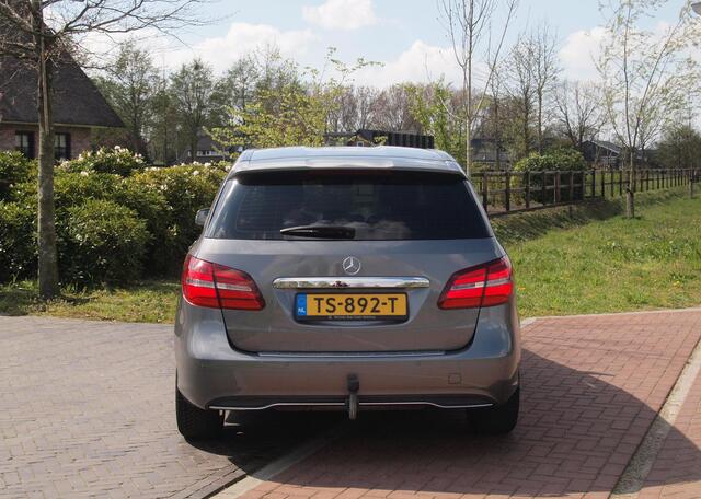 Mercedes-Benz B-KLASSE 180 Business Solution Plus Upgrade Edition | Camera | Trekhaak | Stoelverwarming | LED | Cruise Control |