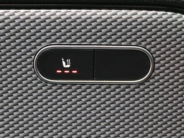 Mercedes-Benz B-KLASSE 180 Business Solution Trekhaak | Ledkoplampen | Stoelverwarming | Licht- en zicht pakket | Parkeerpakket met achteruitrijcamera. Inclusief 24 maanden Mercedes-Benz Certified garantie voor Europa.