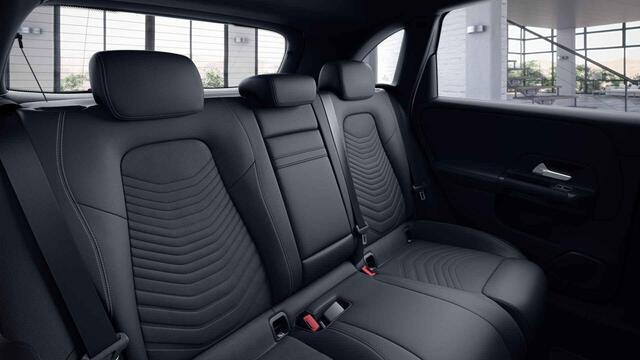 Mercedes-Benz B-KLASSE 180 Launch Edition | Navigatie | Apple Carplay | Spiegelpakket | Widescreen | 17" lichtmetalen velgen |