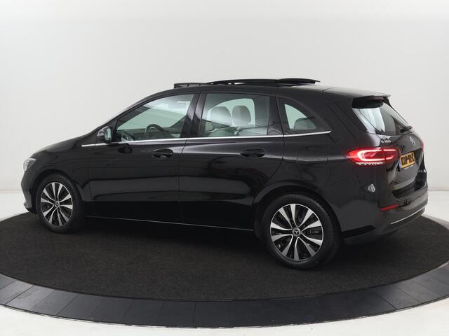 Mercedes-Benz B-KLASSE 250e Advantage | SOH 99% | Panoramadak | Half leder | Widescreen | Camera | Park Assist | Dodehoek detectie | Full LED | Navigatie | Bluetooth | PHEV | Plug In