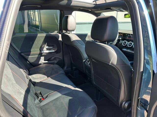 Mercedes-Benz B-KLASSE 250 e AMG Line | Plug-in Hybride | Camera | Panoramadak | Elektrische achterklep | Getint glas | Half Lederen bekleding |