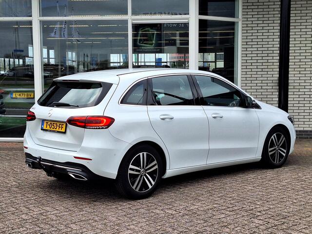Mercedes-Benz B-KLASSE 200 Luxury Line | Automaat | Trekhaak | Achteruitrijcamera | Stoelverwarming | Spoorassistent | LED verlichting | Elektrische achterklep