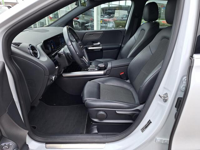 Mercedes-Benz B-KLASSE 200 Luxury Line | Automaat | Trekhaak | Achteruitrijcamera | Stoelverwarming | Spoorassistent | LED verlichting | Elektrische achterklep
